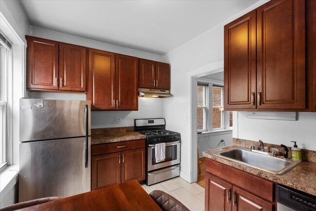 Building Photo - 442 W Arlington Pl Unit #  02