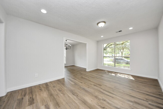 Photo - 3400 Surrey Ln
