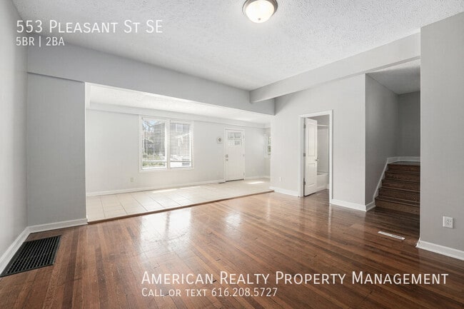 Photo - 553 Pleasant St SE