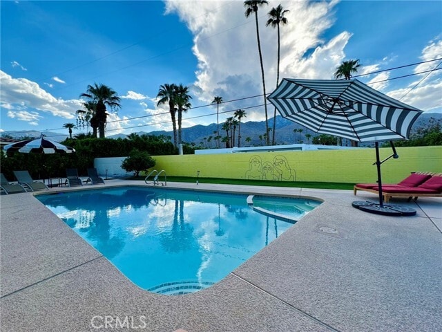Building Photo - 1331 S Sunrise Way
