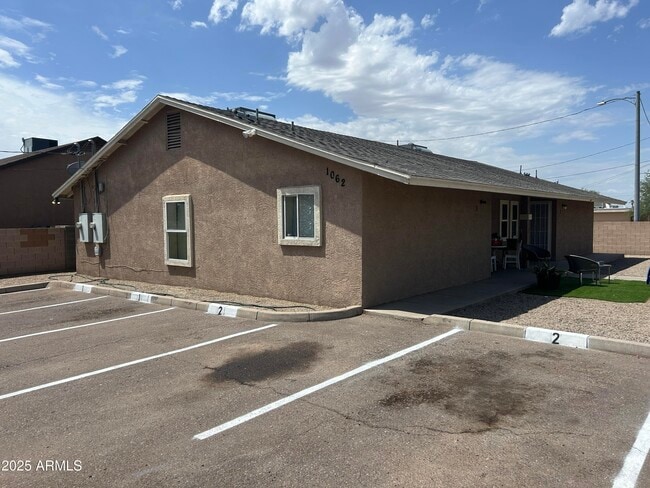 Building Photo - 1062 N 27th St Unit 2