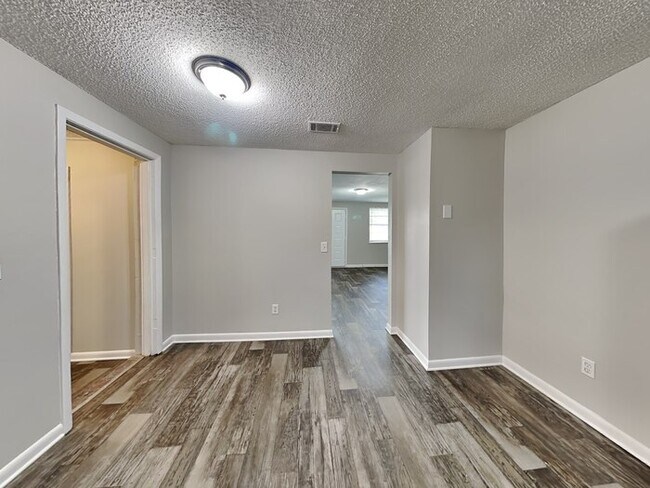 Photo - 7627 Mc Cowan Dr