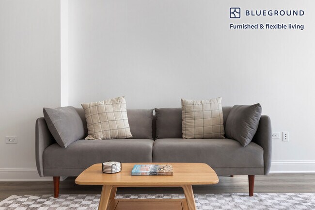 Photo - 2 W Delaware Pl Unidad FL11-ID1285