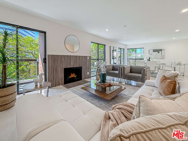 Building Photo - 1133 5th St Unit 301