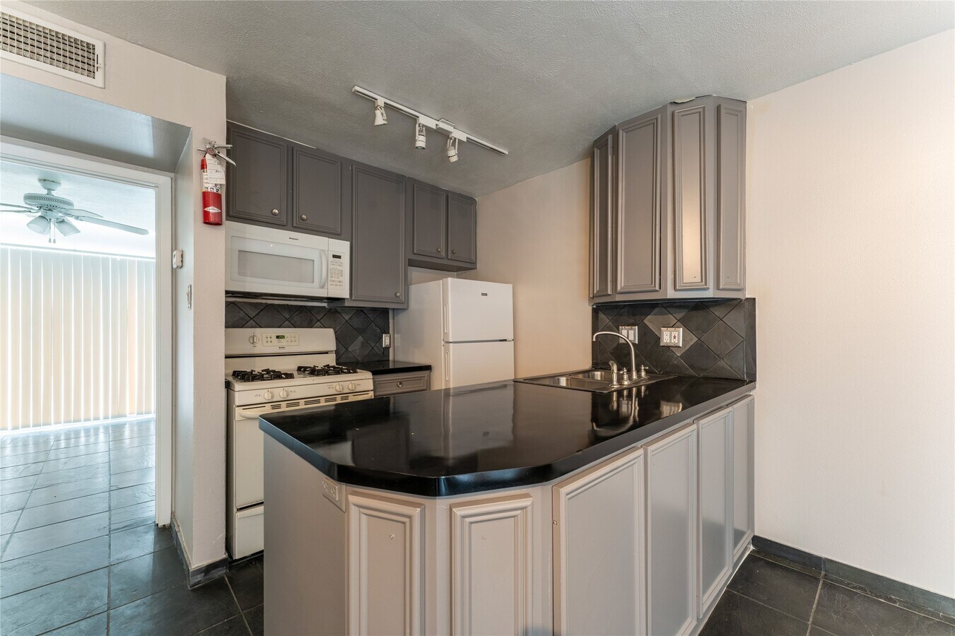 Photo - 420 W Alabama St Unit 10