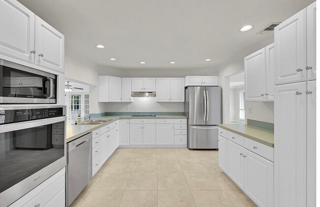 Building Photo - 211 SE 9th Ct Rental