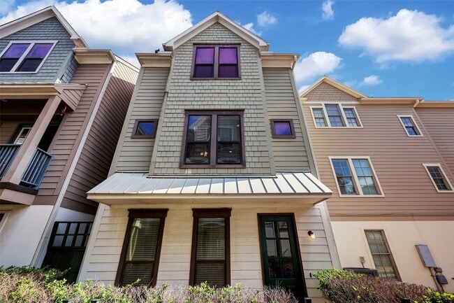 Building Photo - 3245 Maxroy St
