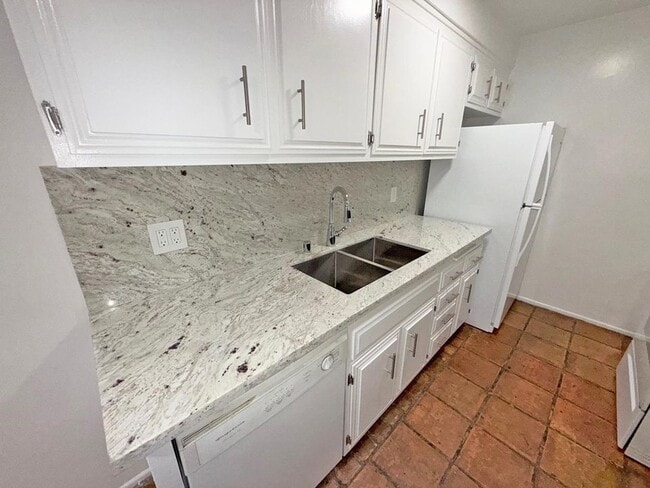 Photo - 12235 Pacific Ave Unidad 102