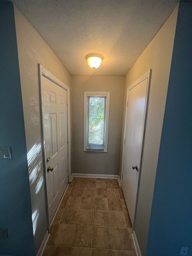 Photo - 1 Bd/1 Bth 2nd floor    ONLY $ 1050.00