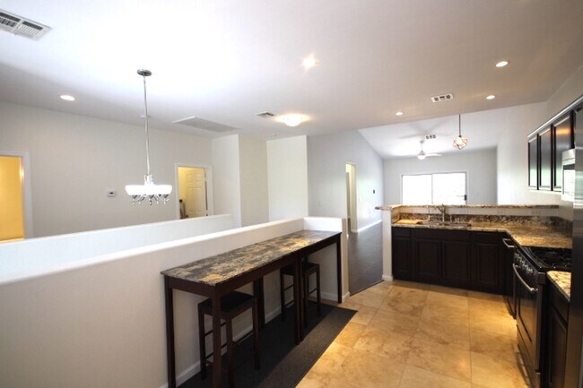 Photo - Close to shopping and easy access to Freeway!!!