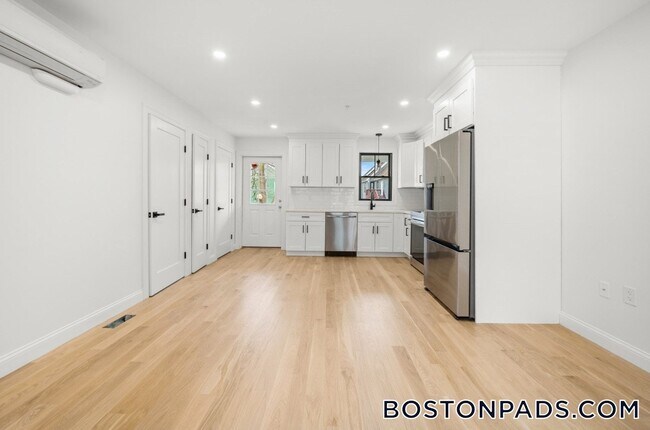23 Cedar St