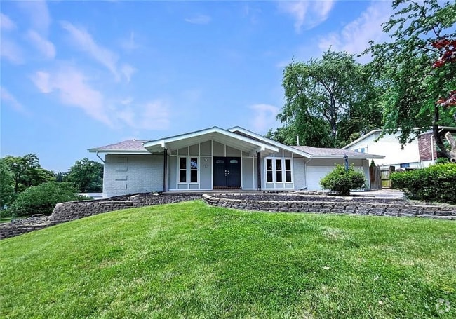 Building Photo - 1631 Fairhills Dr Rental