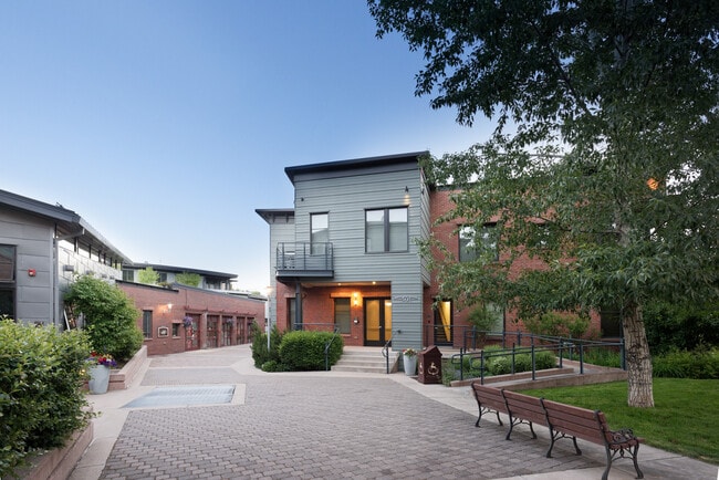 Building Photo - 501 Rio Grande Pl Unit 204