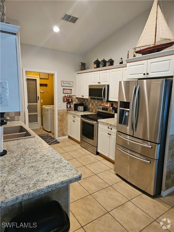 Building Photo - 1114 NE 3rd Ave Rental