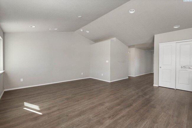 Photo - 627 Marysville Way