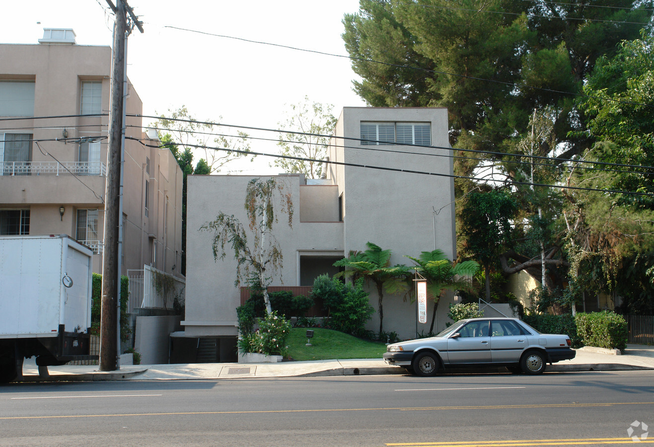 Photo - 15136 Magnolia Blvd Apartments