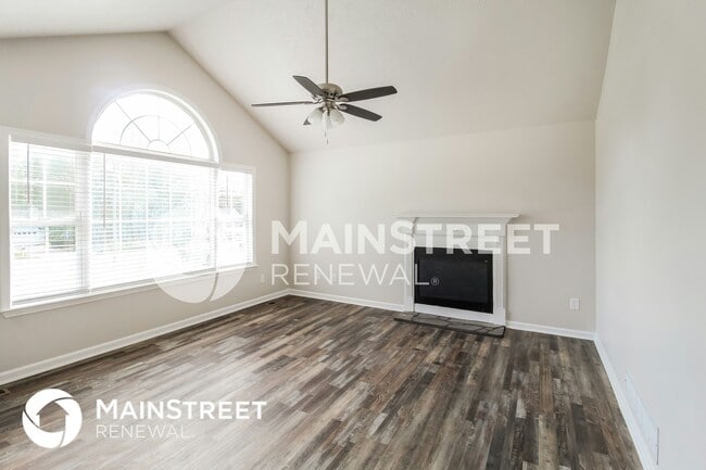 Photo - 406 Meuse Way