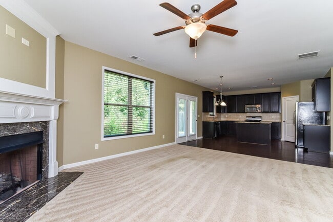 Photo - 1694 Maplecliff Way