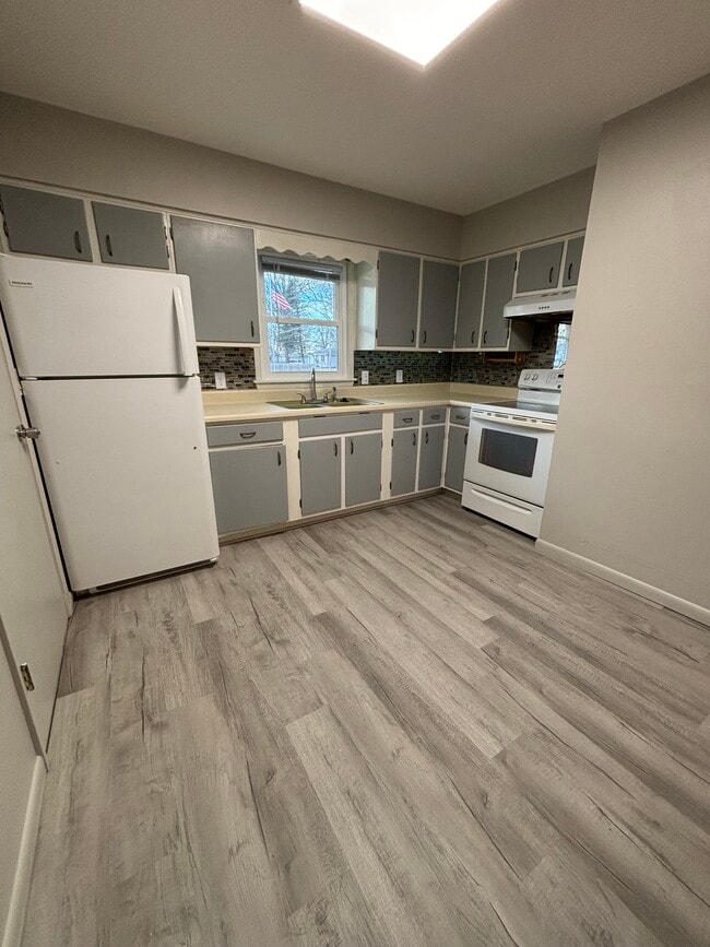 Photo - 406 N Main St