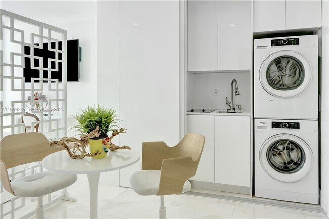 Photo - 700 Biltmore Way Unidad 816