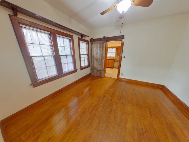Photo - 411 S Poplar St