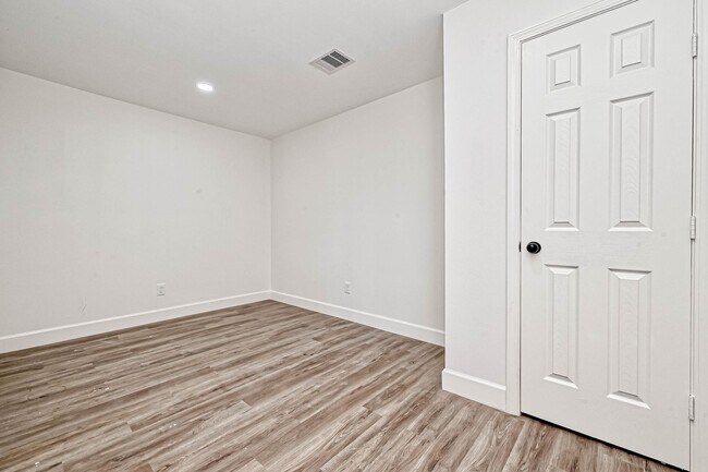 Photo - 5609 Denmark St Unidad 5609 Denmark  B