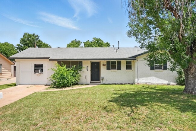 Photo - 2349 Marsalis Dr House