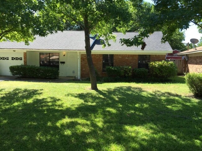 Building Photo - 818 Quinette Dr Rental