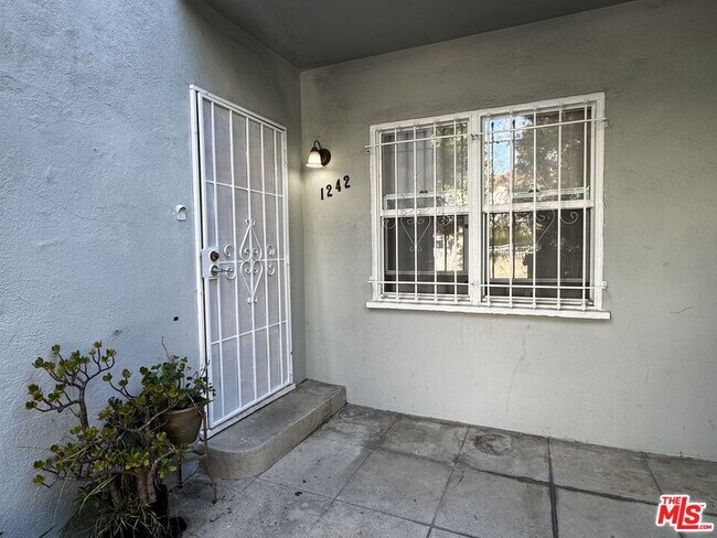 1242 Edris Dr