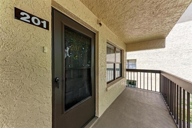 Building Photo - 515 30th Ave W Unit H201