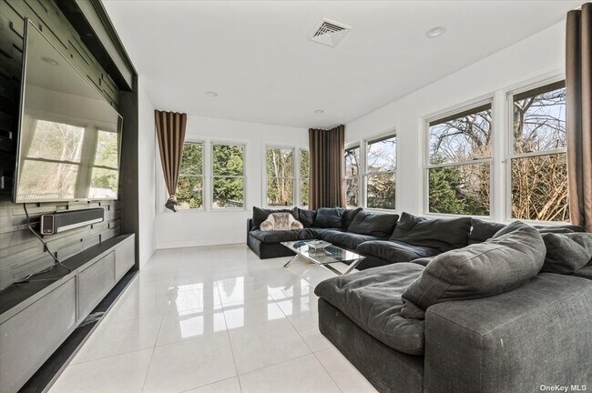 Photo - 180 Meadowview Ave