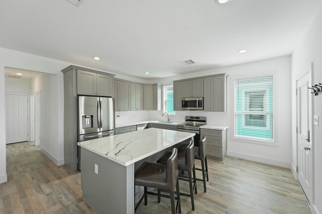Photo - 4025 Vista Blvd
