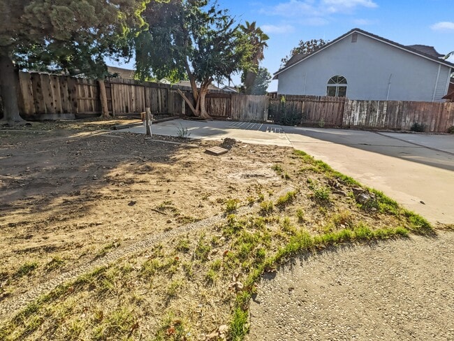 3016 Park Royal Dr