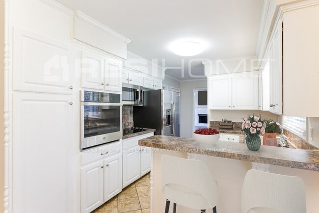 Photo - 954 Carlin St