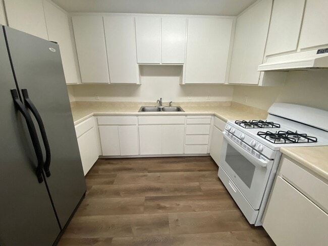 PETS WELCOME! Downtown Duplex - PETS WELCOME! Downtown Duplex Apartment Unit 1940B