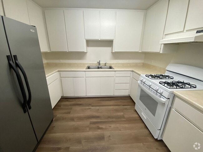 Building Photo - PETS WELCOME! Downtown Duplex Unit 1940B Rental