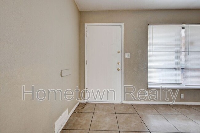 Photo - 1833 NE 51st St