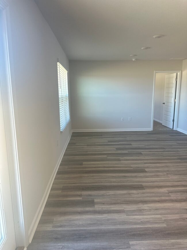 Photo - 4750 Airmen Dr