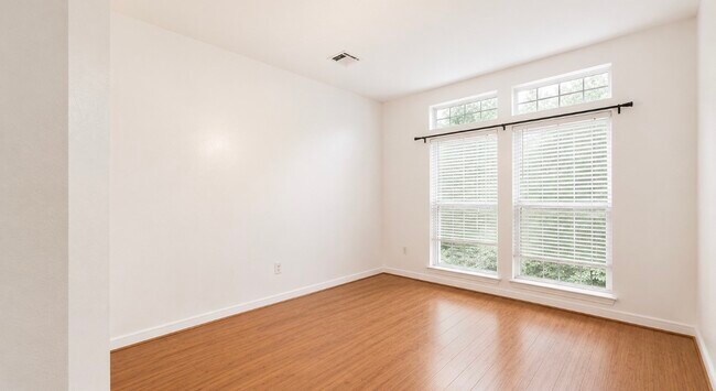 Photo - 423 Blossomwood Dr