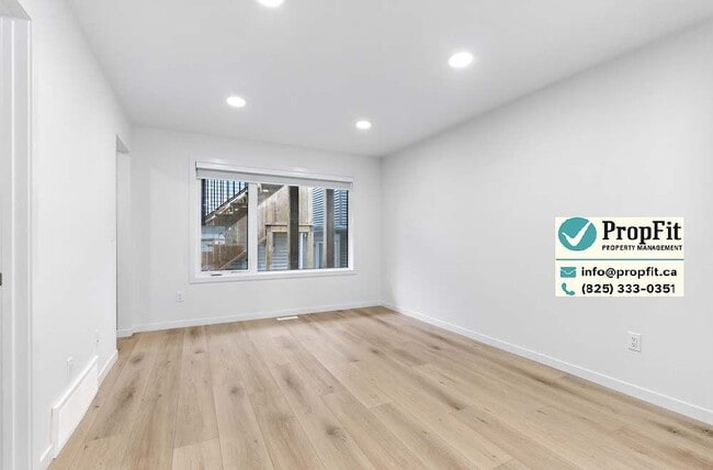 Photo - 7324 Klapstein Cres SW
