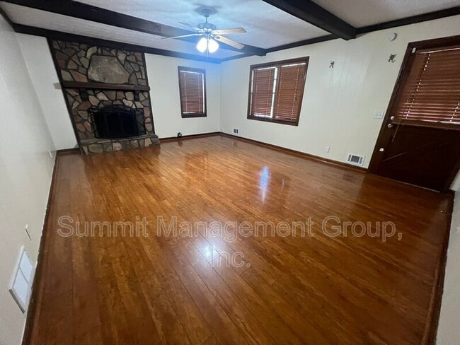 Photo - 916 Curry Cir SE