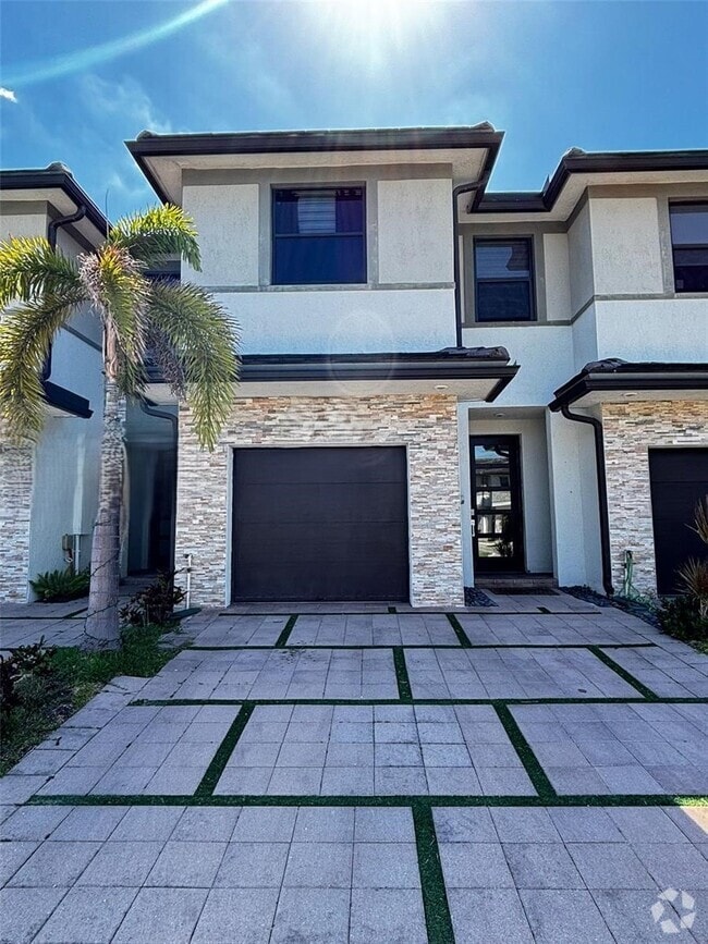 Building Photo - 15860 NW 91st Ct Rental