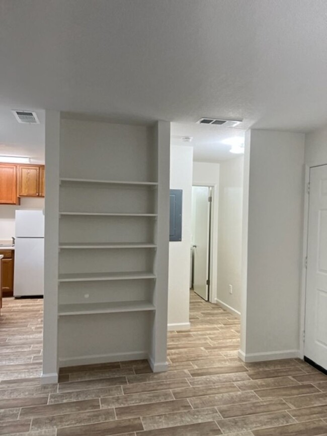 Photo - Beautiful, updated condo, in  Rosemont are...