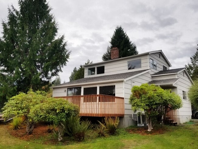 Building Photo - Well Kept Port Orchard Charmer with Stella... Rental