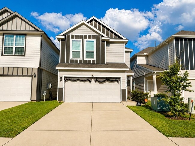 Building Photo - 3910 Deledda Dr