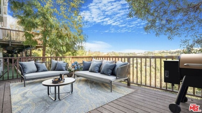 Building Photo - 960 N Tigertail Rd