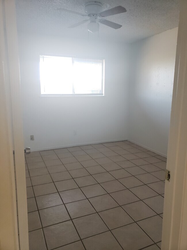 Bedroom - 6222 S Elm Ave Unit 101