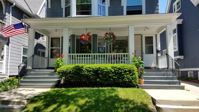 Building Photo - 3272 N Hackett Ave Unit Upper