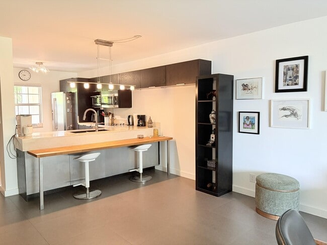 Photo - 3503 Oaks Way Unit 202
