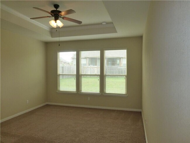 Photo - Four Bedroom Split Floorplan Near Major Co...